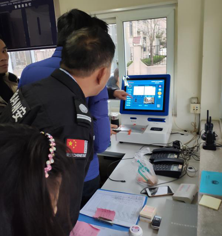 在小區出入時，悅訪客，訪客機登記訪客信息跟手工登記哪個好?